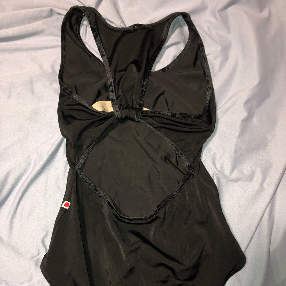 Yuniko Alex leotard size L